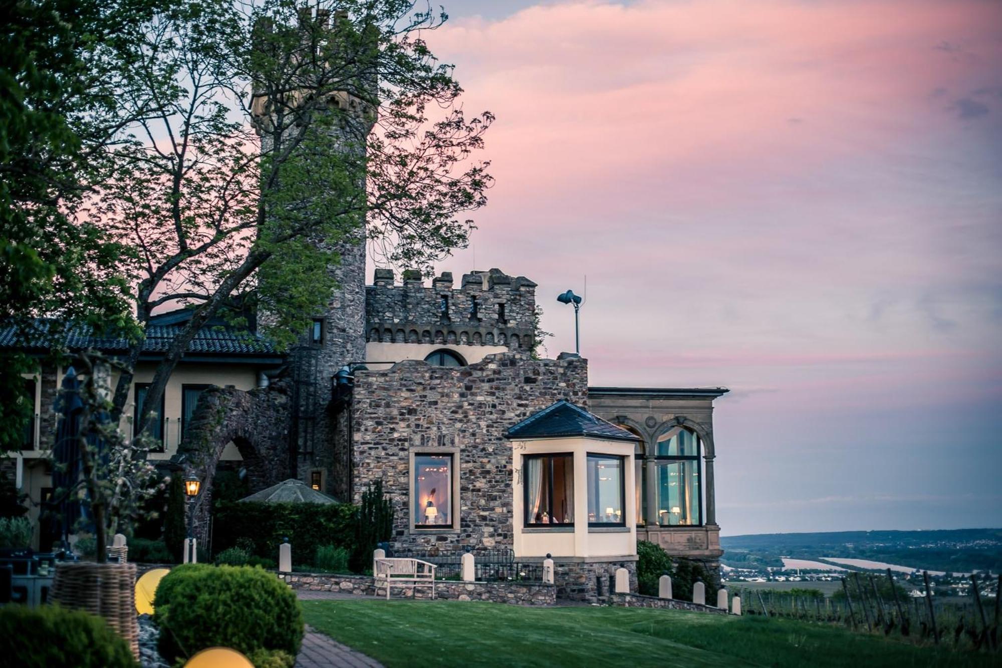 Relais & Chateaux Hotel Burg Schwarzenstein Geisenheim Bagian luar foto